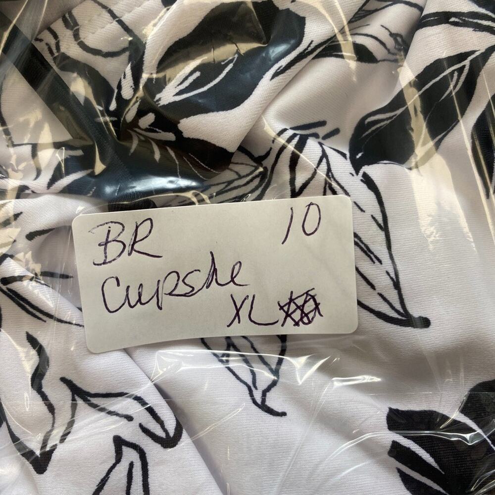 Cupshe One Piece Swimsuit Womens XL Floral Ruched Sides Halter Black White NEW - Picture 15 of 15
